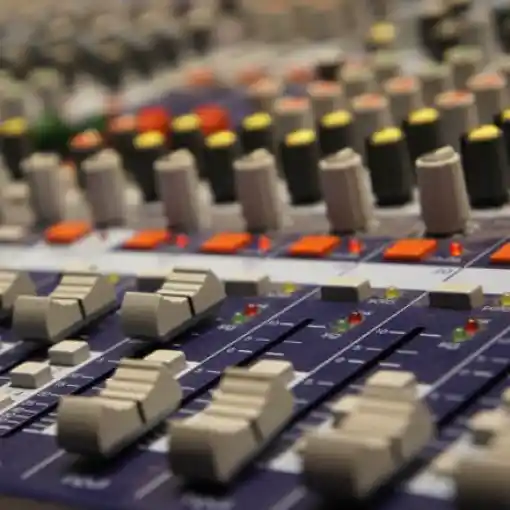 Trabajo técnico audiovisual en las instalaciones de la empresa